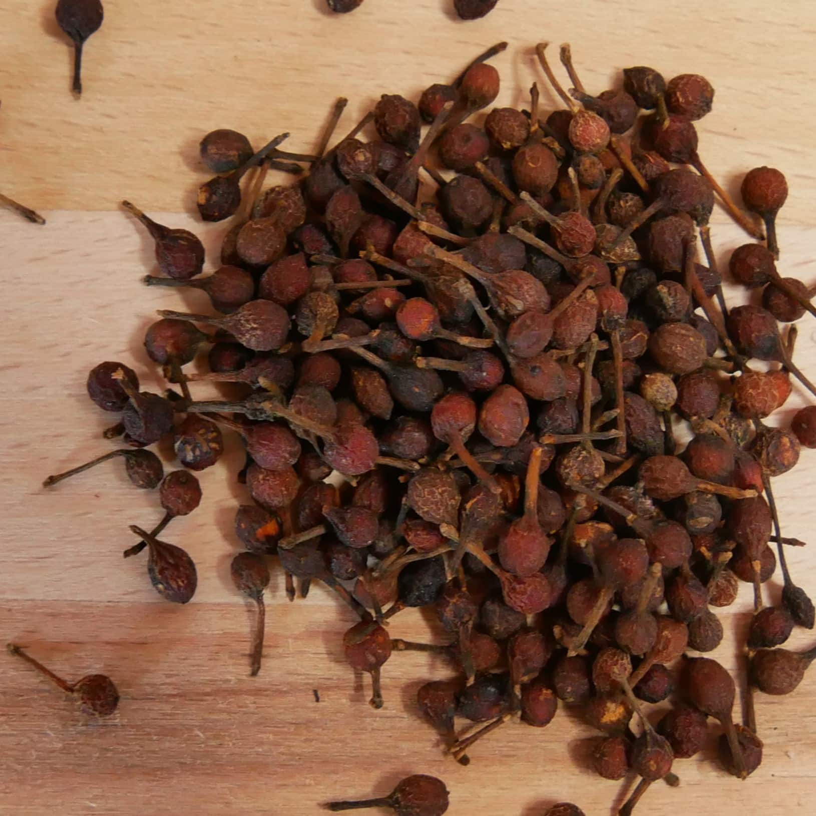 Poivre noir entier Voatsipefery - Les épices curieuses