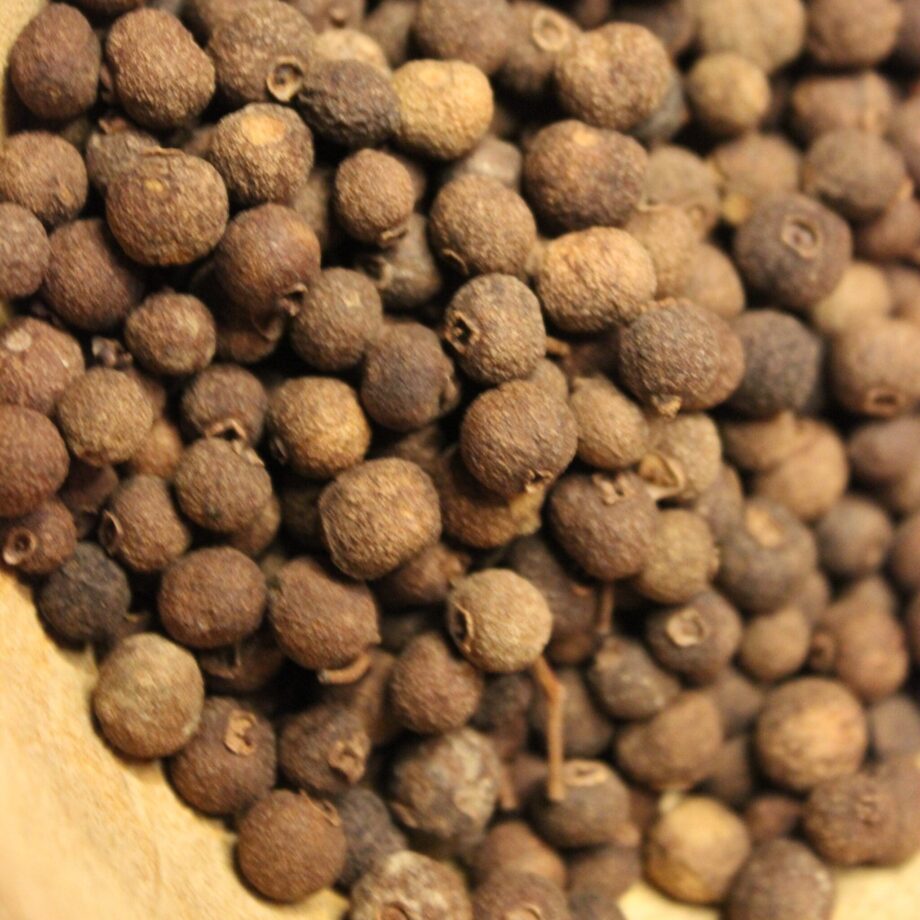 Piment de la Jamaïque ou Poivre de la Jamaïque - Les épices curieuses