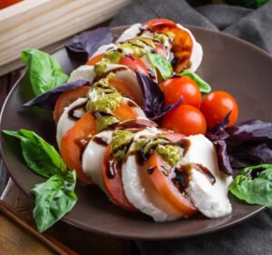 Salade de tomate et épices - Assemblage Tomate Mozza - Les épices curieuses