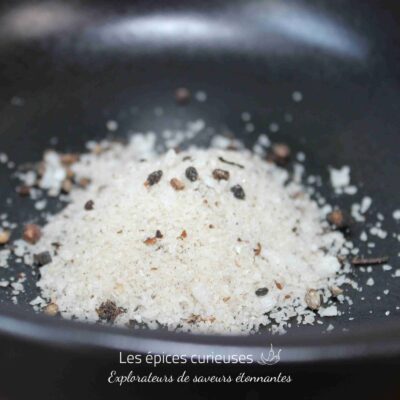 Fleur de Sel au Poivre Voatsiperifery Noir de Madagascar - Les épices curieuses