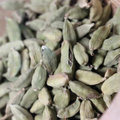 Cardamome verte en graines entière bio - Les épices curieuses