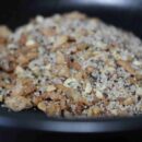 Poudre d'épices artisanale inspirée de la danse du caribou, idéale pour relever vos plats avec authe.