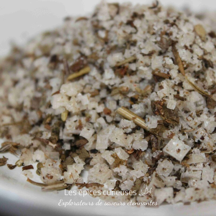 Sel aux herbes aromatiques, gros plan d'un mélange savoureux pour rehausser vos plats préférés.