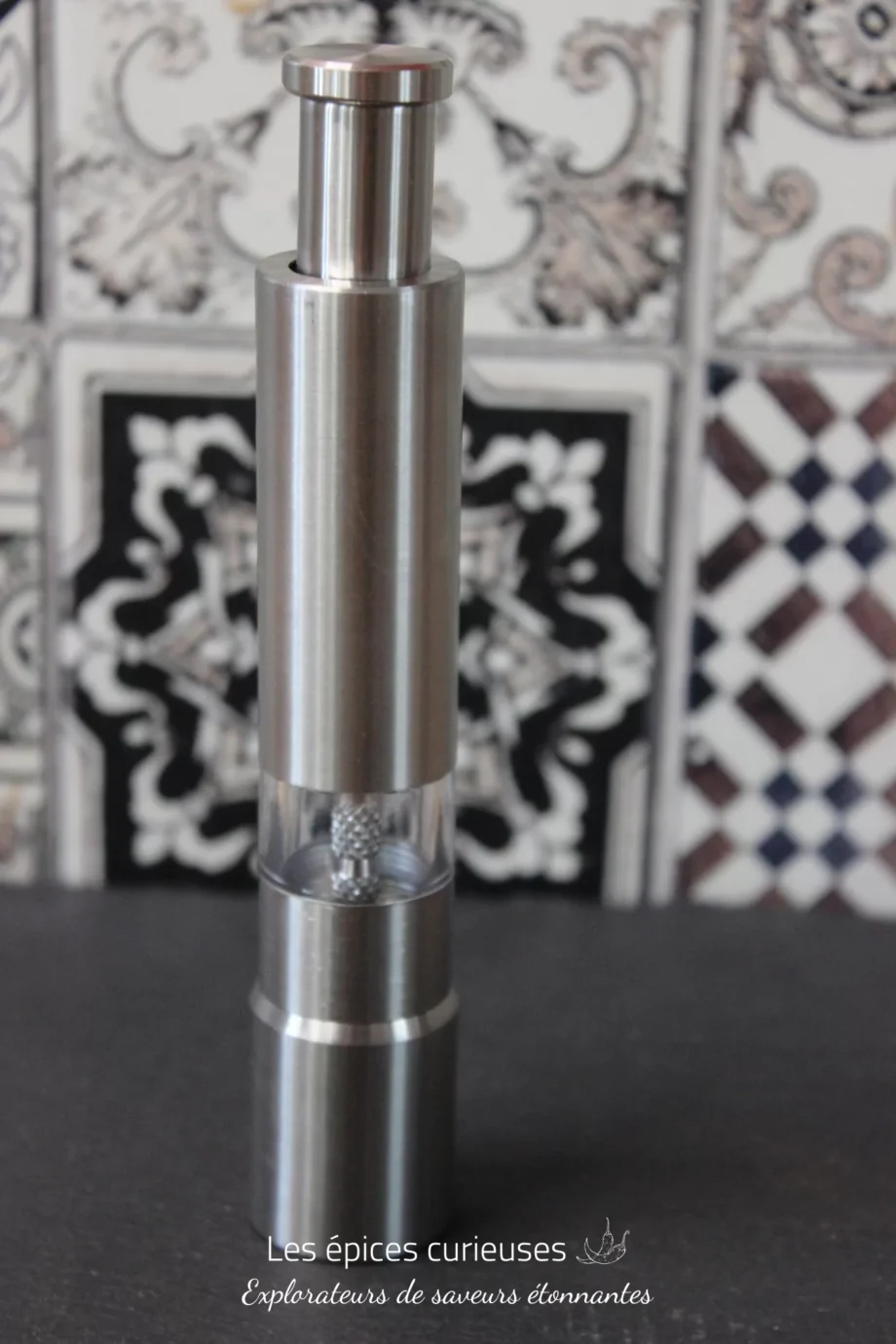Moulin à sel et à poivre en acier affiné - utilisable d´une seule main - Les épices curieuses