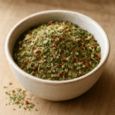 Herbes provençales en poudre pour cuisine méditerranéenne.