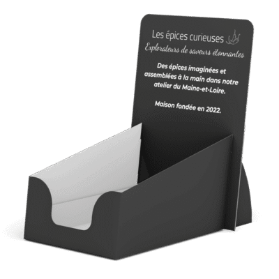 Présentoir Les épices curieuses, saveurs artisanales de Maine-et-Loire, fondée en 2022.