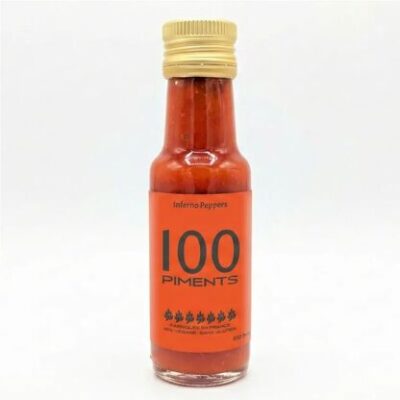 Bouteille de sauce piquante 100 Piments d'Inferno Peppers, étiquette orange et bouchon doré.